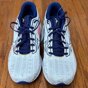 Mizuno White and Navy Running Shoes